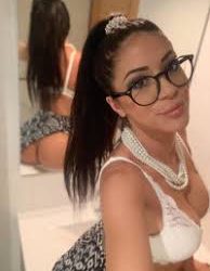 Kızılay gözlüklü escort Laura